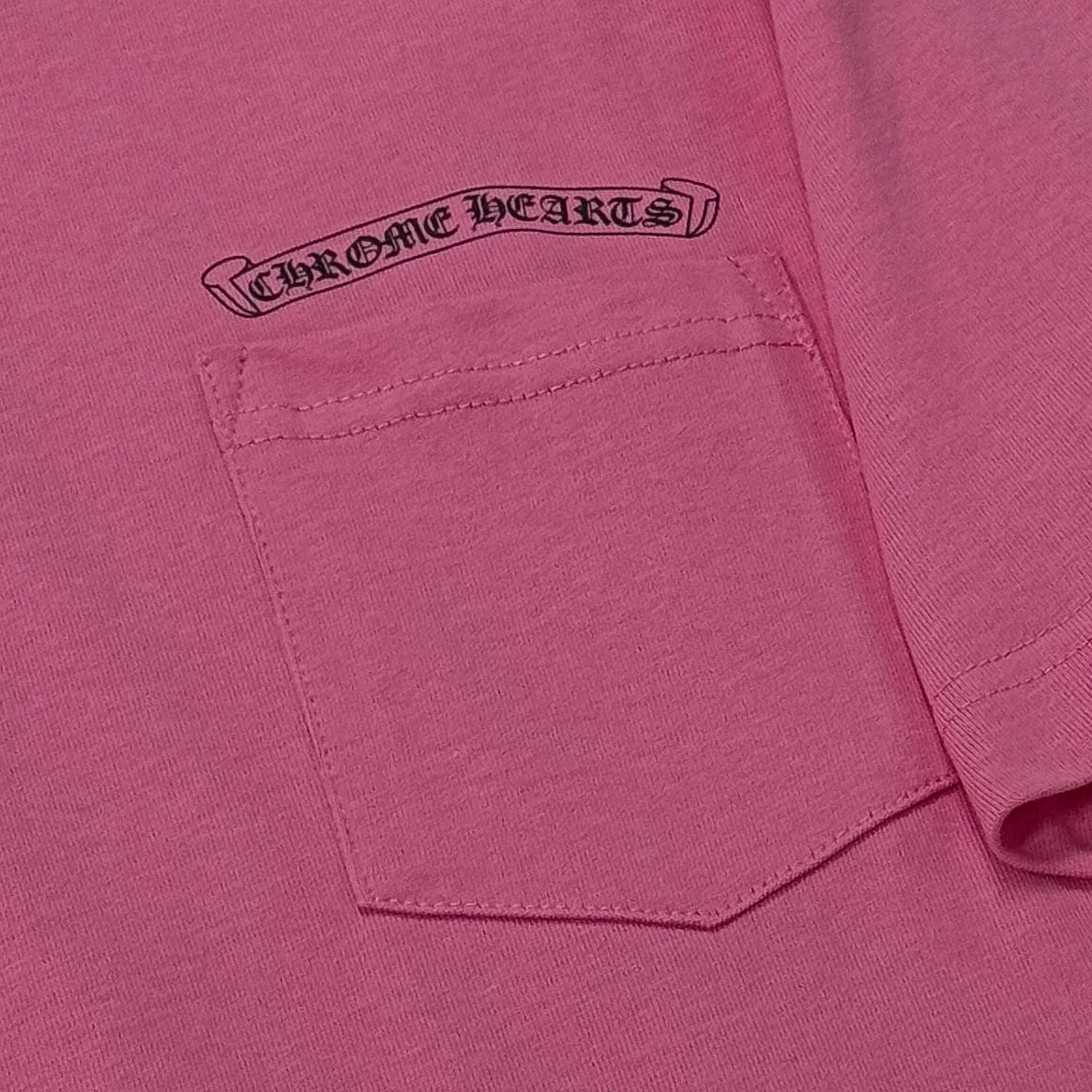 P170 Chrome Hearts Chrome Hearts 25 high version. The fabric is made of 300 grams of high-density cotton. It does not deform or shrink. It has three labels. It is the same style for men and women. Technology: digital printing. Color: white, black, pink. SIZE: S-XL
